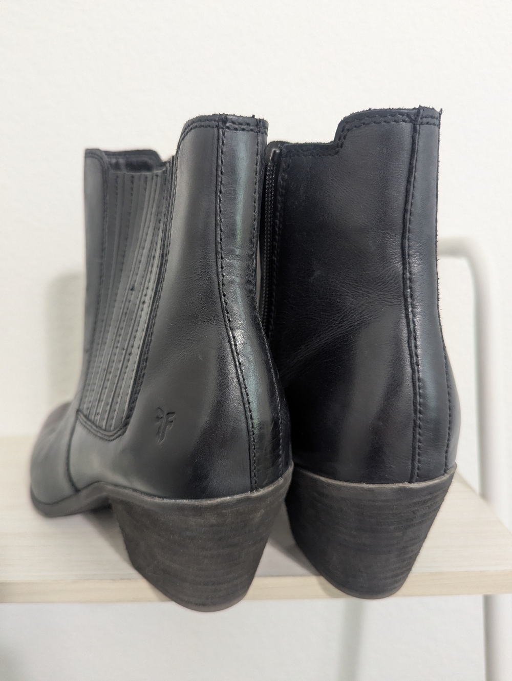 Frye Sandra Chelsea Boot - Picture 8 of 8